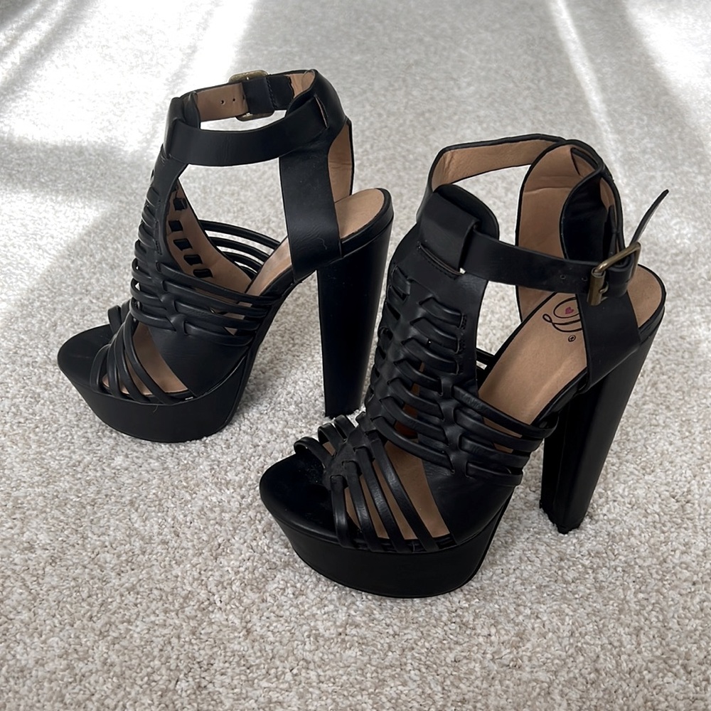 Black heels size 5.5